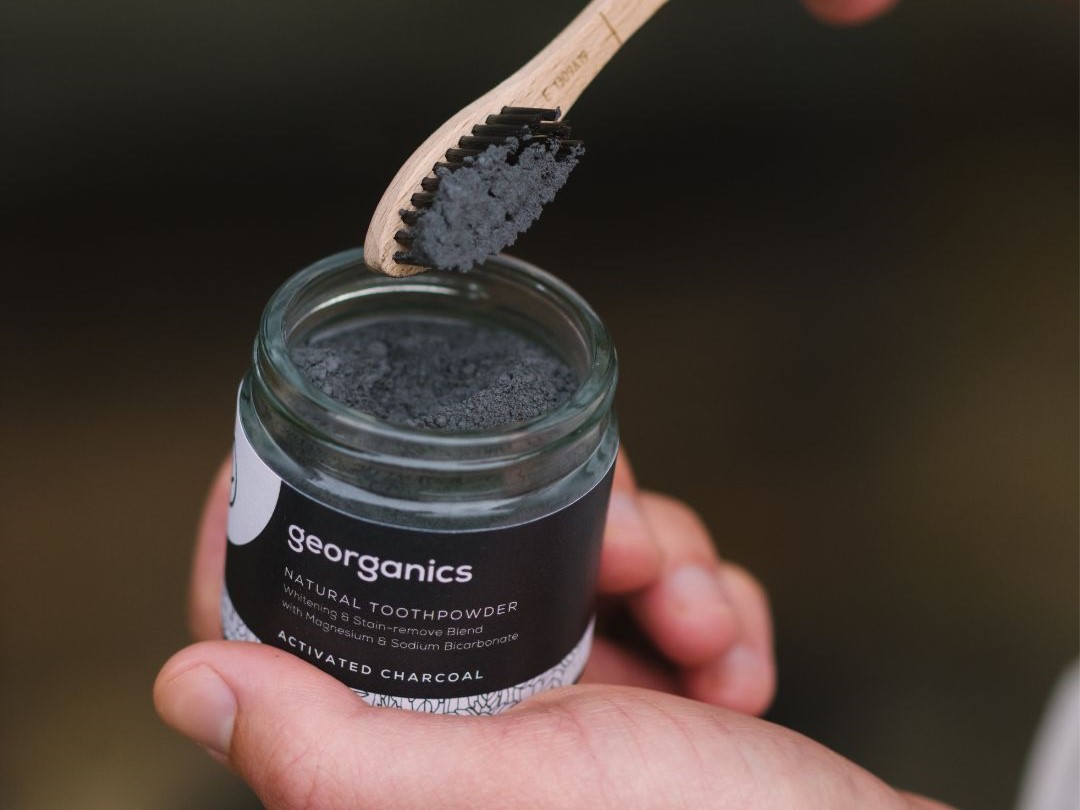 Minerální zubní prášek s aktivním uhlím - Georganics